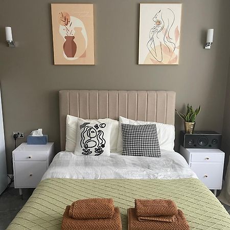 Modern Huge Double Room With Private Bathroom In Colindale Edgware Екстер'єр фото