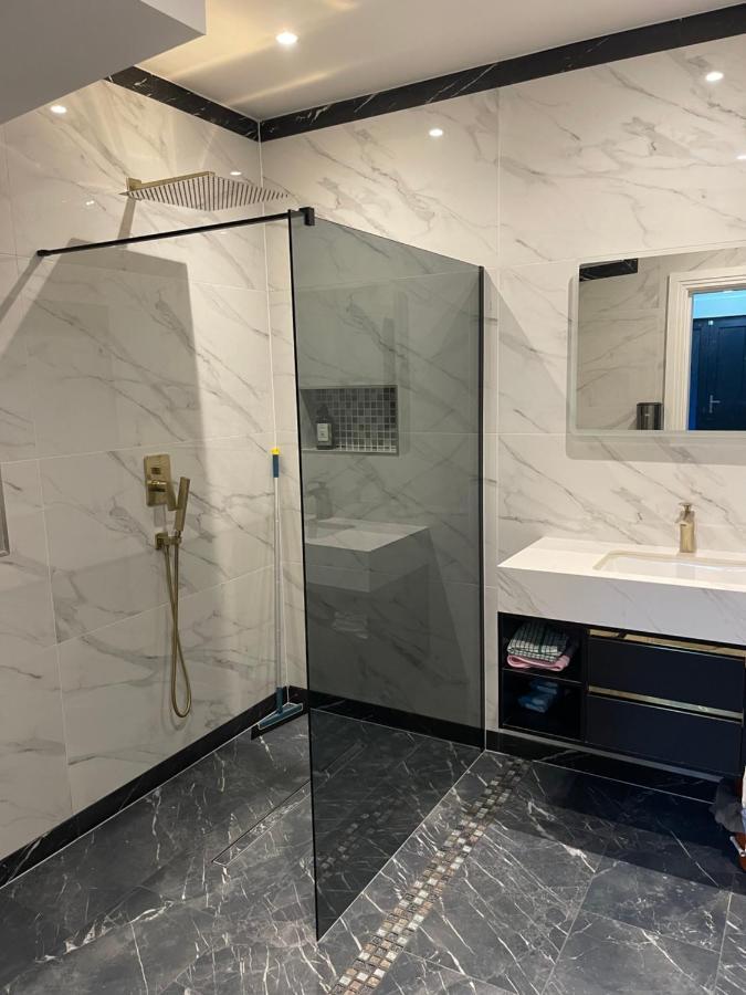 Modern Huge Double Room With Private Bathroom In Colindale Edgware Екстер'єр фото