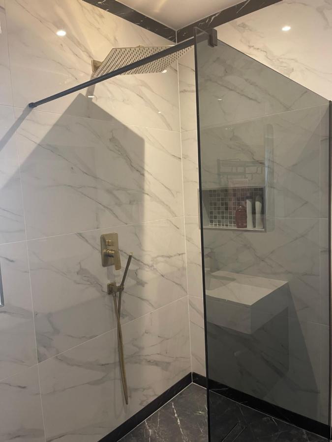 Modern Huge Double Room With Private Bathroom In Colindale Edgware Екстер'єр фото