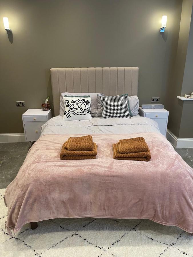 Modern Huge Double Room With Private Bathroom In Colindale Edgware Екстер'єр фото