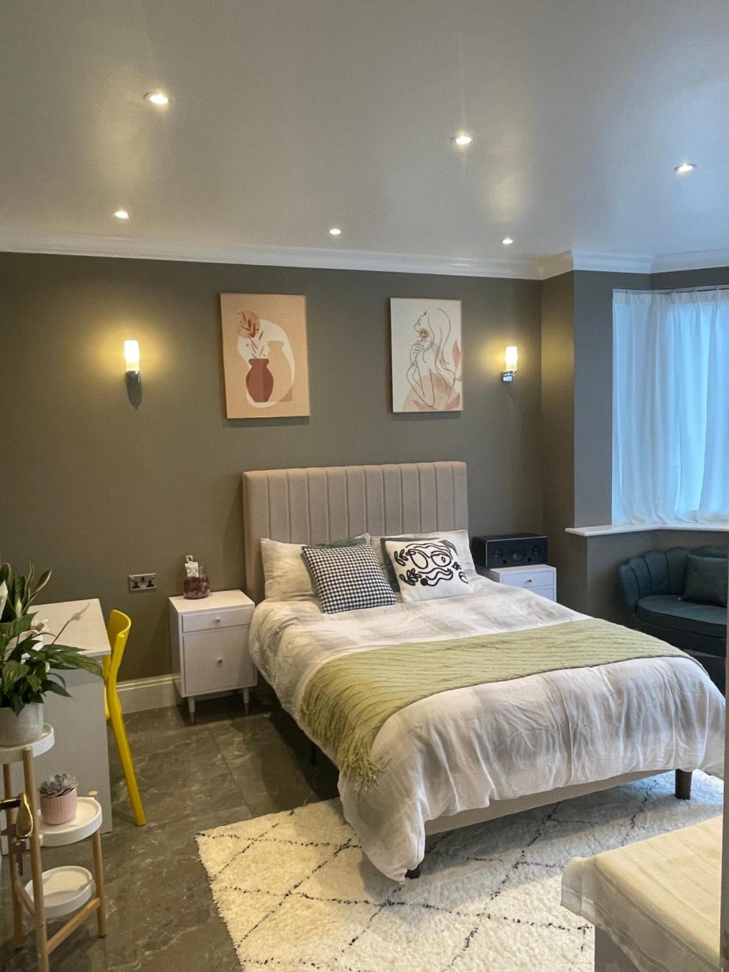 Modern Huge Double Room With Private Bathroom In Colindale Edgware Екстер'єр фото