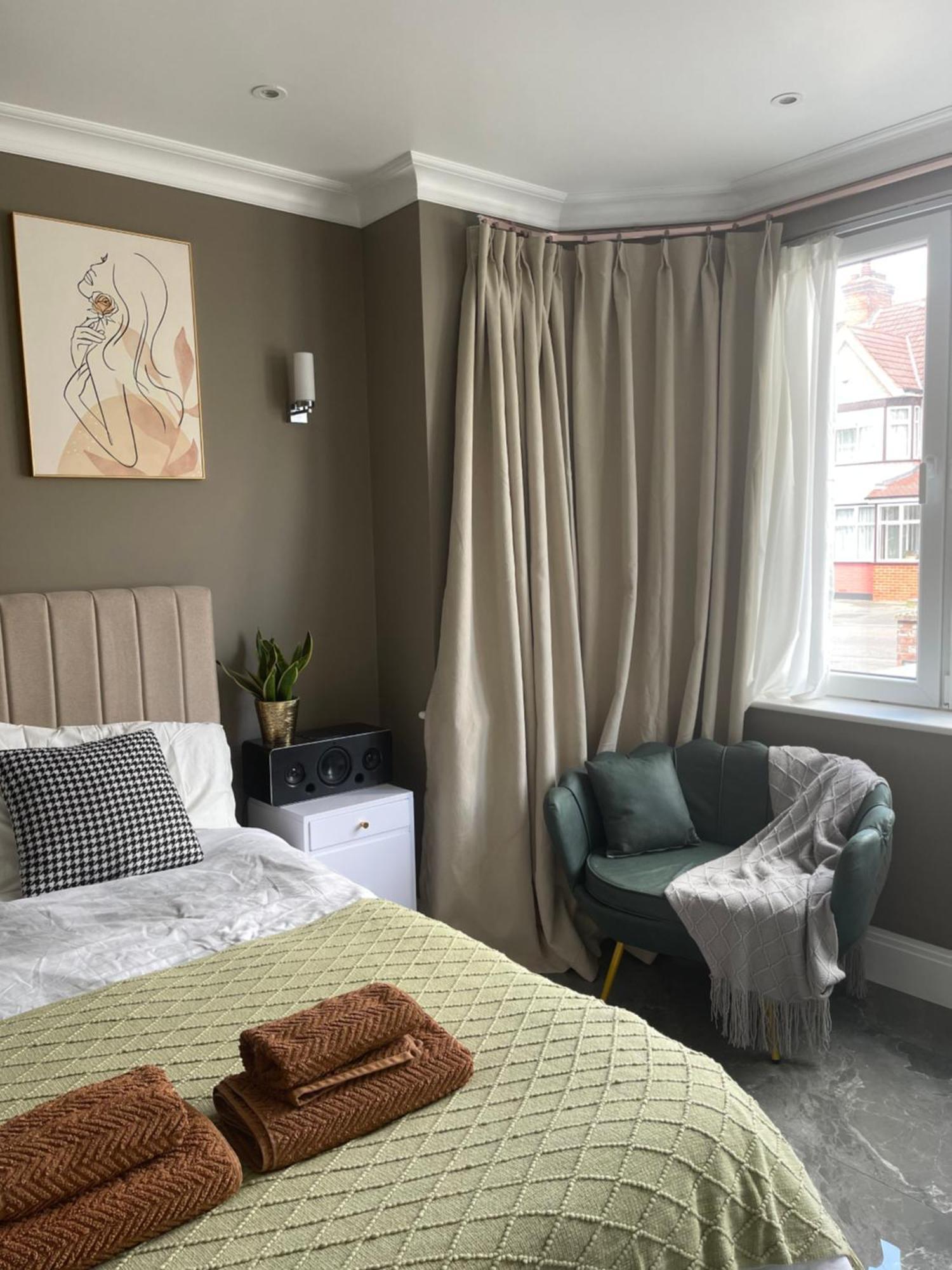Modern Huge Double Room With Private Bathroom In Colindale Edgware Екстер'єр фото